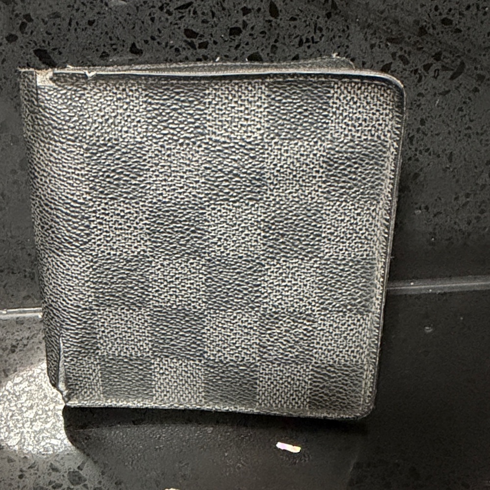 Louis Vuitton Men's Graphite Damier Black BiFold Wallet w Cert of Authenticity - Picture 2 of 10